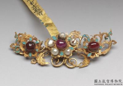 图片[2]-Head ornament in the form of plum blossoms, Qing dynasty, Qianlong reign(1736-1795)-China Archive